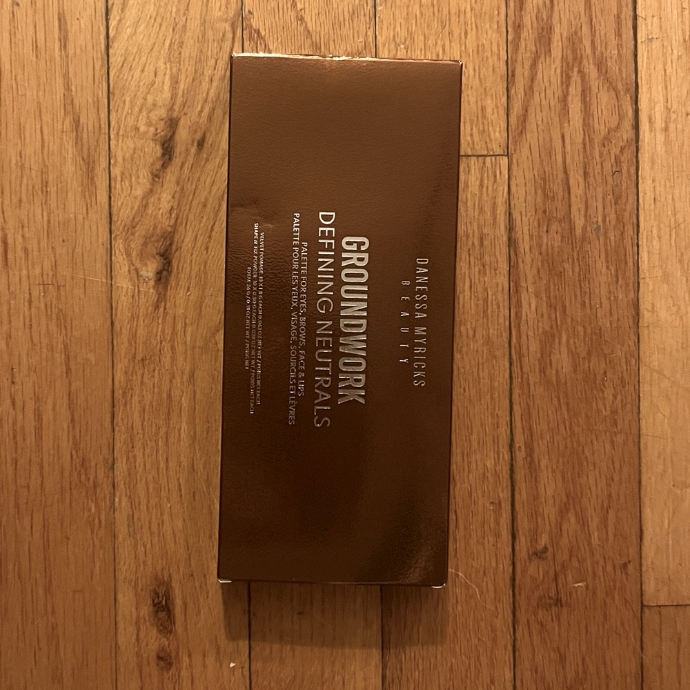 DM Defining Neutrals. Color Palette. NIB